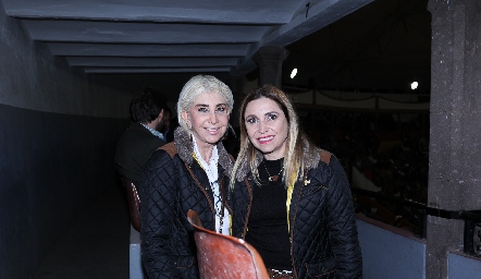  Xóchitl Azuara e Itzel Acosta.
