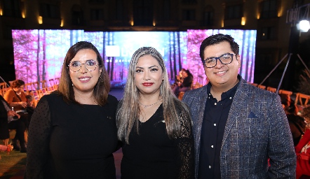  Tere Landeros, Marisol Lucio y Nataniel González.