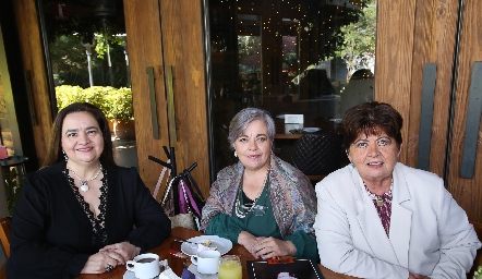  Gabriela Córdova, Ángeles y Laura Córdova.