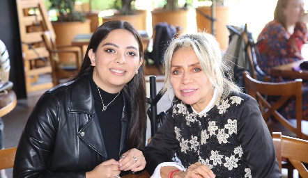  Ana Sofía Contreras y Rosi Duran.