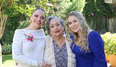 Ana Lore Córdova, Ana María Rivera y Paulina Córdova.