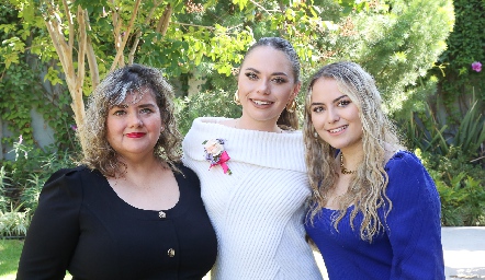  Ana Lore Córdova, Anabel Correa y Paulina Córdova.