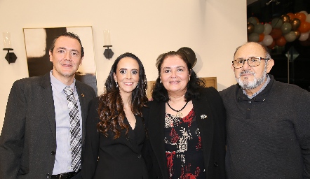  Jorge Ledezma, Gloria Mojarro, Maribel Ledezma y Mauro Olvera.