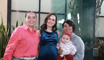  Andrea Carlos, Susana Schekaiban, Elizabeth Carlos y Ana Paula García.