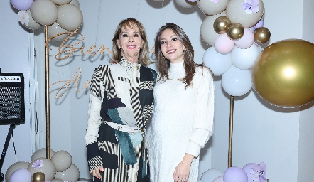 Adriana Alberú con su hija  Fernanda Ramírez.