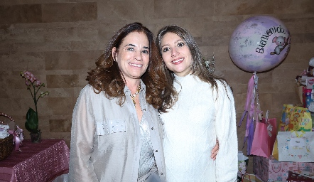  Tere Vergara y Fernanda Ramírez.