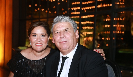  Cristina de Cano y Francisco Cano.