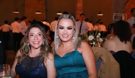 Montse y Patricia.
