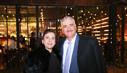  Nena Lomelí y Raúl Martínez.