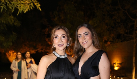  Mucia Salazar y Romina Reverte.