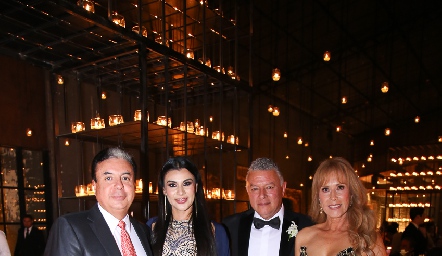 Ricardo Requena, Tere de Requena, Juan Puente y Linda Castillo.