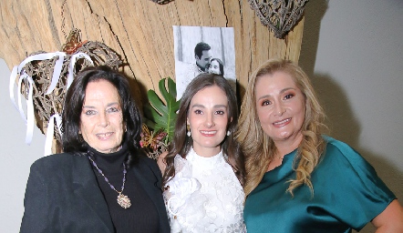  Martha Lomelí, Titi Lomelí y Silvia Carrillo.