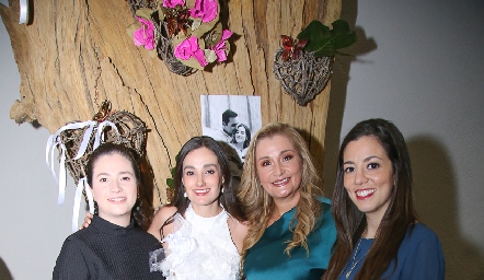  Silvia Lomelí, Titi Lomelí, Silvia Carrillo y Mayra Lomelí.