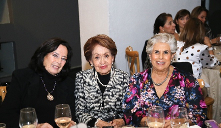  Martha Lomelí, Juanita Méndez y Lupita de Treviño.