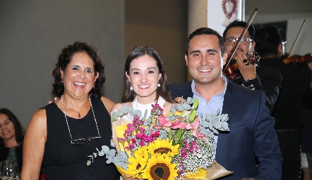  Beatriz Treviño, Titi Lomelí y Héctor Hinojosa.