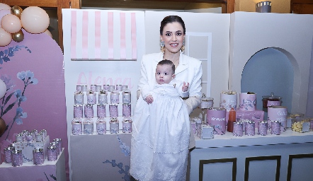  María José Hernández con su hija Alenca Chevaile Hernández.