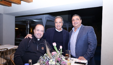  Padre Fernando, José Luis Hernández y José Luis González.