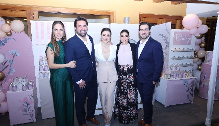  Alenca con sus papás y padrinos, María Paula Hernández, Federico Ueltschi, María José Hernández, Nuria Hernández y Gerardo Chevaile.