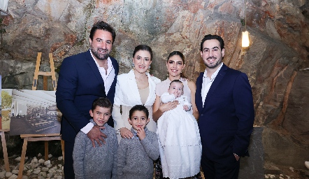  Federico Ueltschi, María José Hernández, Nuria Hernández, Alenca Chevaile Hernández, Gerardo Chevaile, Patricio Ueltschi y Santiago Ueltschi.