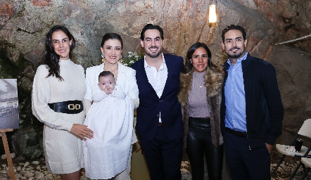  Bernardette Ortiz, María José Hernández, Alenca Chevaile Hernández, Gerardo Chevaile, Saide Chevaile y Victorio Ortiz.