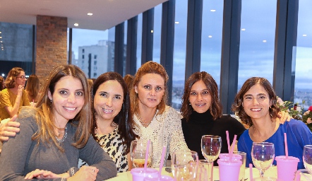  Genoveva Galarza, Cinthia Alcalde, Daniela Alcalde, Mónica y Gaby.