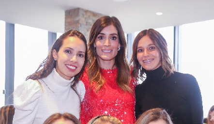  Fernanda Torres con sus amigas.