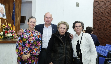  Mónica Portillo, Enrique Portillo, Toñita Portillo y Gabriela Portillo.