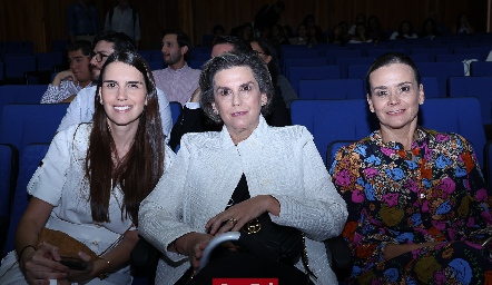  Ana Gabriela González, Gabriela Portillo y Mónica Portillo.