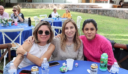  Irene Galindo, Claudia Reyes y Estefanía López.