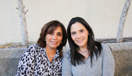  Paulina Humara y Nayeli Zarur.