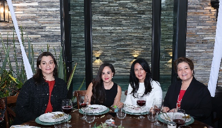 Gabriela, Silvia, Lore y Mónica.