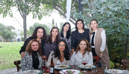  Tere Gallegos, Mayra, Adriana Teniente, Bere, Janet, Lulú López, Martha y Jessica Méndez.