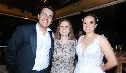  Adrián Muñoz, María Elena Scanlan y Tere Ricavar .
