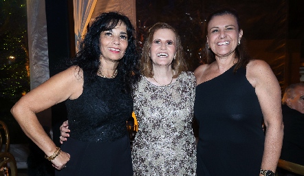  Mónica Salas, María Elena Scanlan y Juanis Piñero.