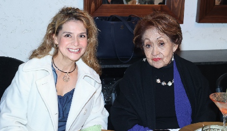  Marcela Carrillo y Juanita Hinojosa.