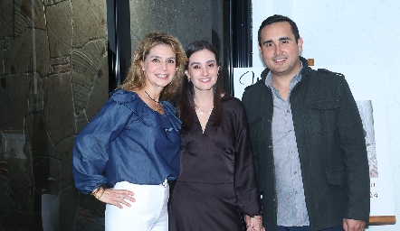  Marcela Carrillo, Titi Lomelí y Héctor Hinojosa.