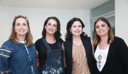  Ana Hernández, Maricel Gutiérrez, Christianne Cambeses y Claudia.