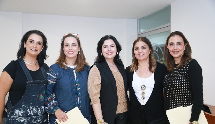  Ana Hernández, Maricel Gutiérrez, Christianne Cambeses, Claudia y Argentina López.