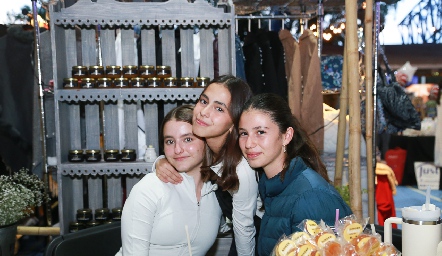  Marina Galán, Loretta Castañedo y Valeria González.