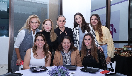  Danaé Enríquez, Michell Baeza, Mónica Torres, Mariana Llaguno, Valeria López, Alejandra Jiménez, Ale Herrera y Sandra Castanedo.