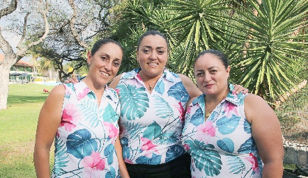  María, Rocío y Ana Acebo Romero.
