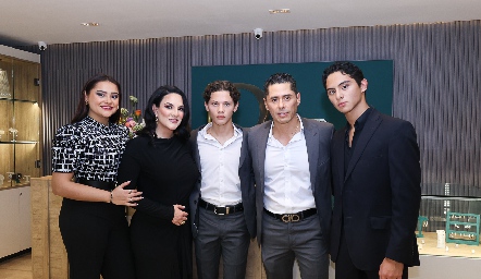  Victoria Flores, Ginny Campos, Rodrigo Flores, Rubén Flores y Rubén Jr.