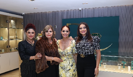  Yazmín Flores, María Antonieta Zapata, Tania y Victoria Flores.