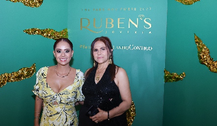  Tania Flores y Alma Duarte.