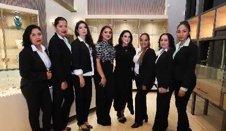  Roxana, Julieta, Adelaida, Victoria Flores, Ginny Campos, Josefina, Maribel y Jennifer.