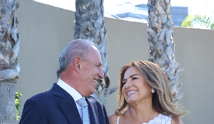  José Ramón Garza y Patricia Acosta.