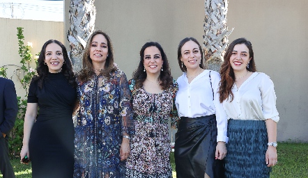  Ana Luisa Acosta con sus hijas Sofía, Ana Isa, Fernanda y Eugenia Torres.