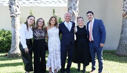  Fernanda Torres, Sonia Gaviño, Patricia Acosta, José Ramón Garza, Mili Chaires y Federico Garza, testigos de la boda.