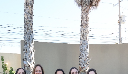  Ana Luisa Acosta con sus hijas Sofía, Ana Isa, Fernanda y Eugenia.