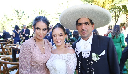  Marily de Tobías, María del Carmen Cordero y Carlos Francisco González.